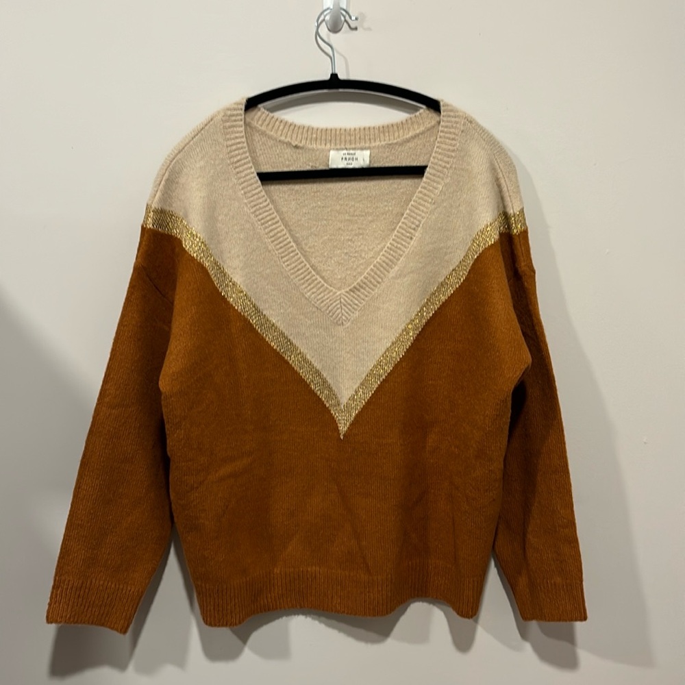 EUC FRNCH  V Neck Fall sweater. Size M/L.